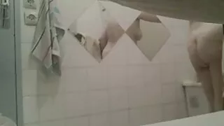Dulce fată albă clipuri sex stând pe un penis mare