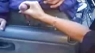 Tarfa clipuri pentru adulti intunecata s-a agatat de pizdulice prietenei cu limba