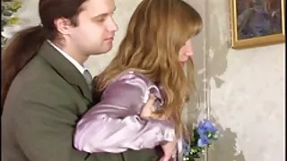 Blonda clipuri video xxx în ciorapi negri futute de doi masculi
