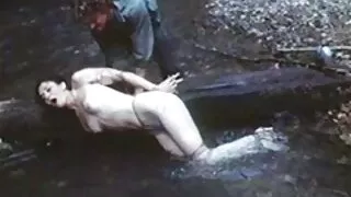 Tarfa senzuala langa piscina baga mana in Pizdulice clipuri cu femei