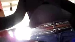 Ea se masturbeaza gaura ei cu un vibrator alb clipuri xxl