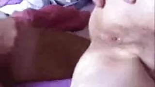 Pe o canapea comoda tarfulita ii multumeste pizdulice clipuri xxx gratis prietenei