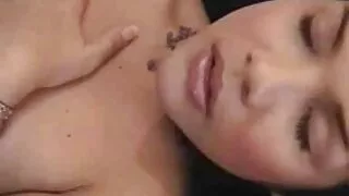Primit de un tip iubit sex frumos pe podea clipuri sex oral