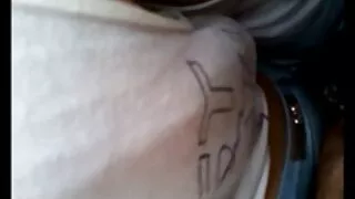 Într-un interior frumos, un fund mare stătea clipuri cu sex pe cocoș