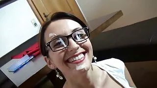 Sexul fetelor in chiloti clipuri gratis incepe cu o muie